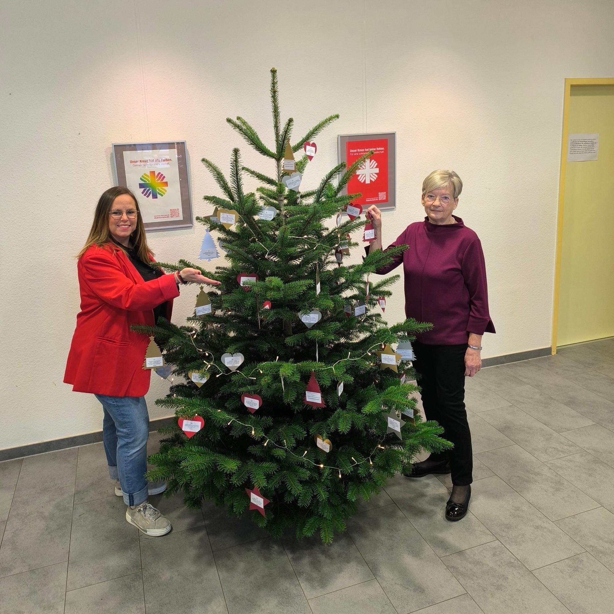 Caritas-Wunschbaumaktion startet_MY_Caritasverband Rhein-Mosel-Ahr e. V (c) Caritasverband Rhein-Mosel-Ahr e. V. Caritas-Wunschbaumaktion startet_MY_Caritasverband Rhein-Mosel-Ahr e. V